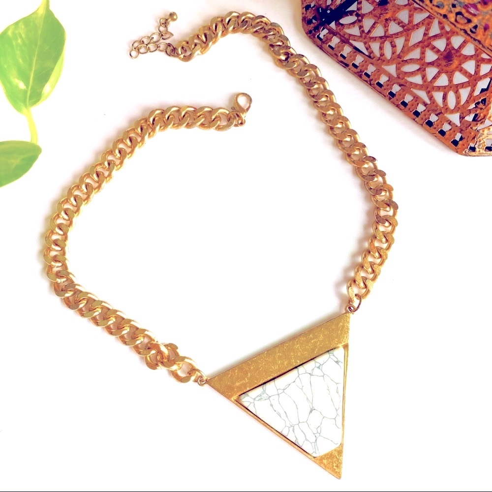 Statement necklace gold and marble pendant